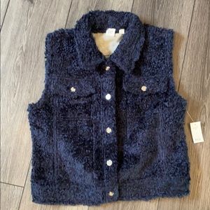 NWT  Women's Gap Fuzzy Navy Blue Vest - Size Small